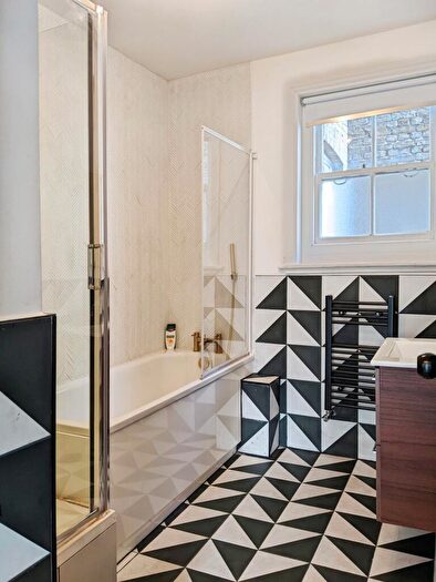 3 Bedroom Apartment To Rent In Mare Street, London, E8