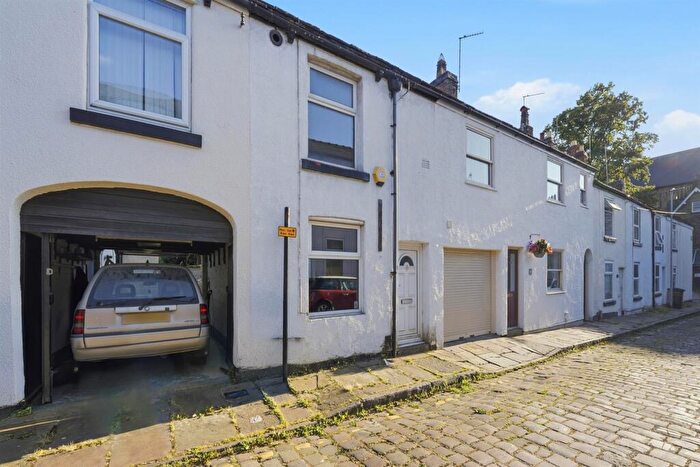 1 Bedroom Terraced House For Sale In Pierce Street, SK11