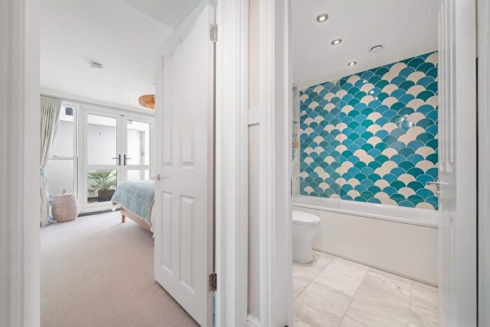 1 Bedroom Flat For Sale In Dalyell Road, London, SW9