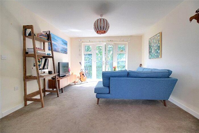 1 Bedroom Flat For Sale In Coxwell Avenue, Farnborough, Hampshire, GU14