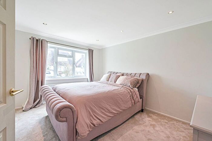 2 Bedroom Maisonette To Rent In Lawnswood, High Barnet, Barnet, EN5