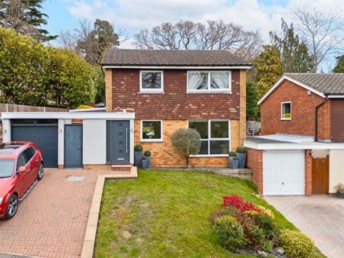 3 Bedroom Detached House For Sale In Gravel Hill, Croydon, CR0