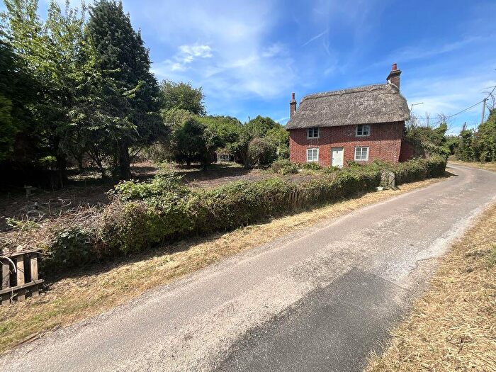 2 Bedroom Cottage For Sale In Sopley Village, BH23