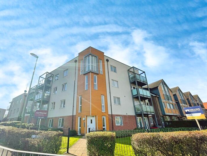 2 Bedroom Flat For Sale In John Hunt Drive, Basingstoke, RG24