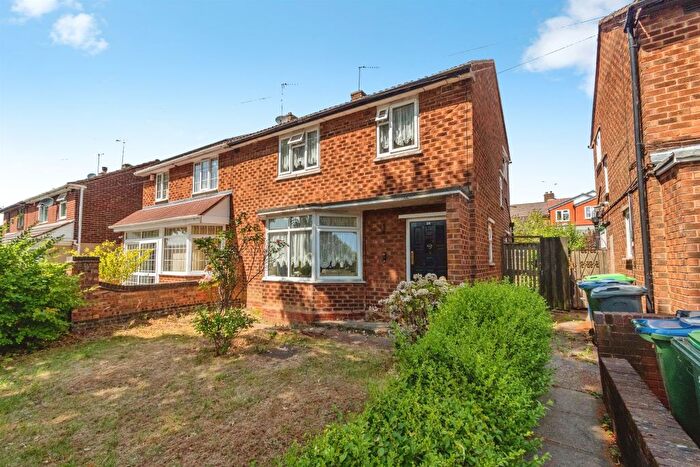 3 Bedroom Semi-Detached House For Sale In Lime Tree Road, Walsall, WS5