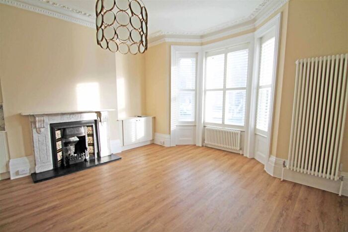 2 Bedroom Flat To Rent In Norton Road, Hove, BN3