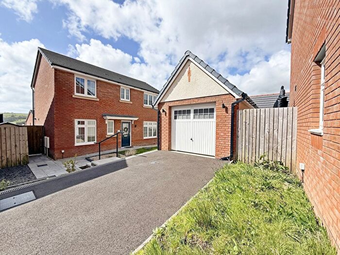 3 Bedroom Detached House For Sale In Comin Y Coed, Tonyrefail ., CF39