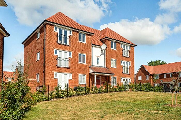 2 Bedroom Apartment For Sale In Walton Heath, Binfield, Bracknell, Berkshire, RG42