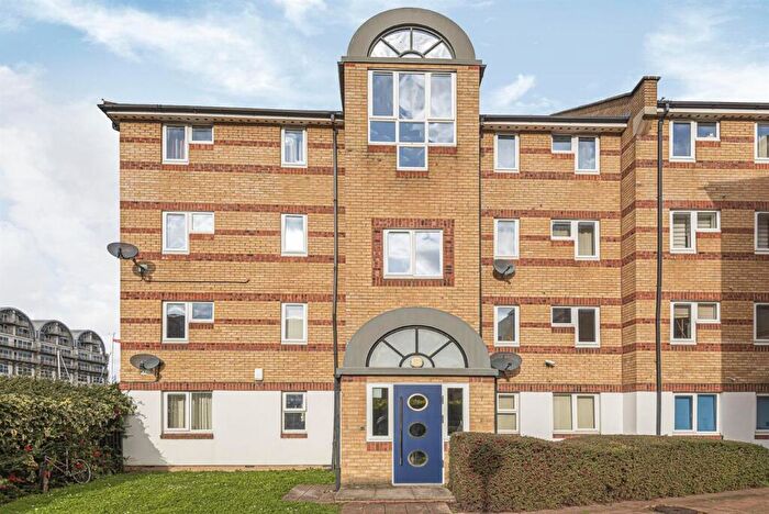 2 Bedroom Apartment To Rent In Transom Close, Surrey Quays, SE16