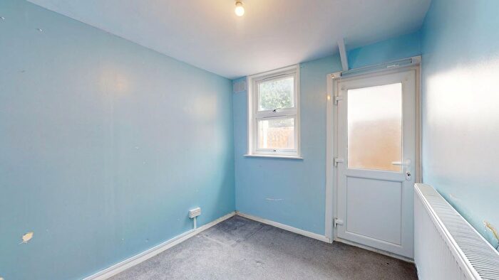 3 Bedroom Block Of Flats For Sale In Isla Road, London, SE18