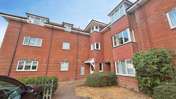 2 Bedroom Flat To Rent In Campion House, Newbury, RG14