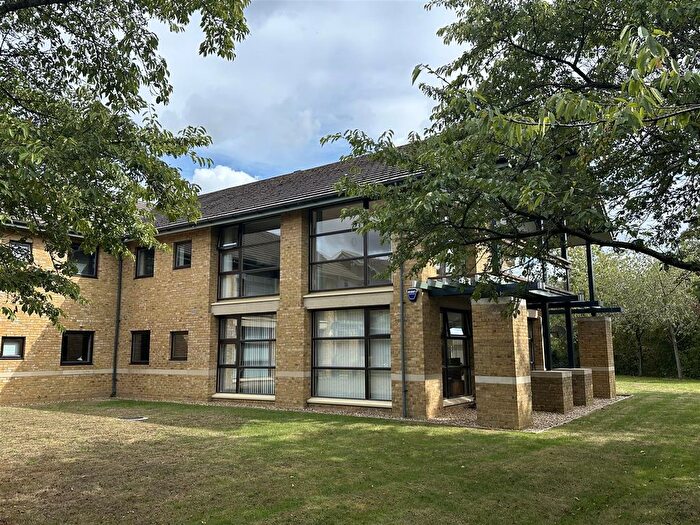 3 Bedroom Flat For Sale In Woodward Place, Loughton Lodge, MK8