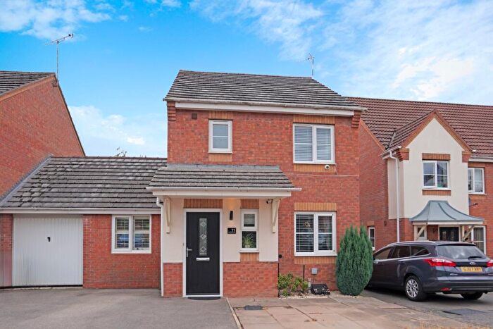 3 Bedroom Link Detached House For Sale In Honeysuckle Close, Bedworth, Warwickshire, CV12