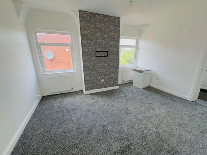2 Bedroom Flat To Rent In Halliwell Road, Halliwell, Bolton, BL1