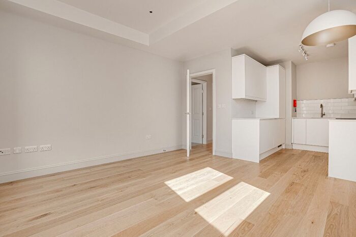 1 Bedroom Flat To Rent In Wandsworth Road, Clapham Town, SW8
