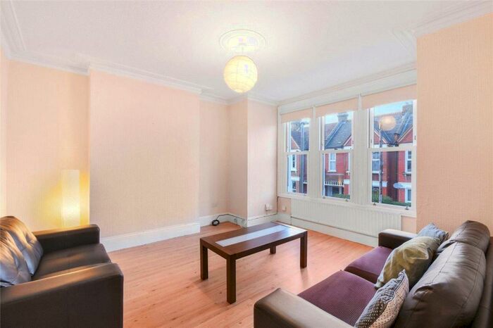 3 Bedroom Flat To Rent In Yukon Road, Balham, London, SW12
