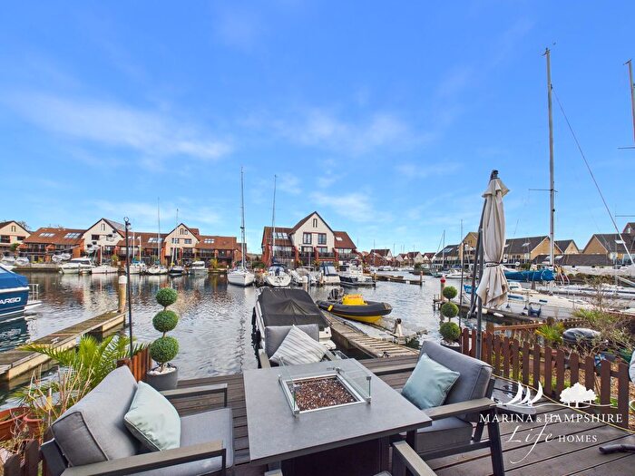 3 Bedroom Town House For Sale In Newlyn Way, Portsmouth, PO6