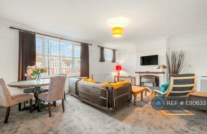 2 Bedroom Flat To Rent In High Street, Haslemere, GU27