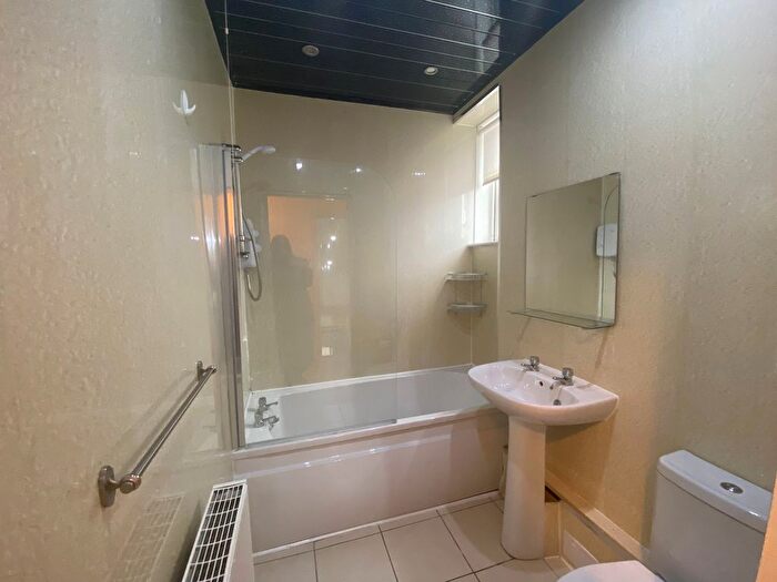 3 Bedroom Flat To Rent In Kilchattan Drive, Glasgow, G44