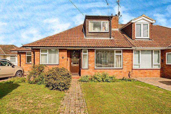 3 Bedroom Semi-detached Bungalow For Sale In Kendal Close, Aylesbury, HP21