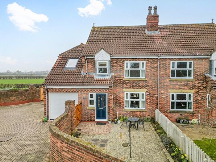 4 Bedroom Semi Detached House For Sale In Lakeside, Acaster Malbis, York, YO23