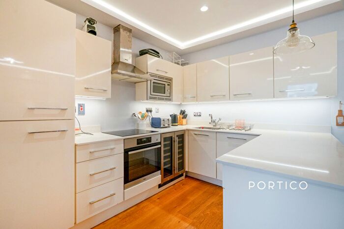 3 Bedroom Flat To Rent In Farringdon Road, EC1M