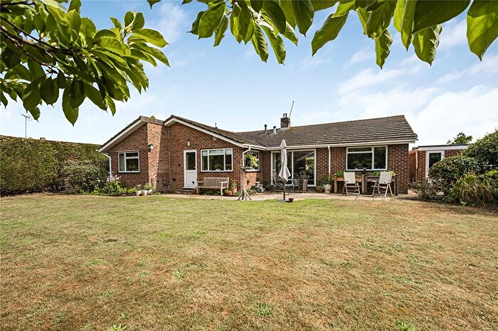 3 Bedroom Bungalow For Sale In Makins Road, RG9