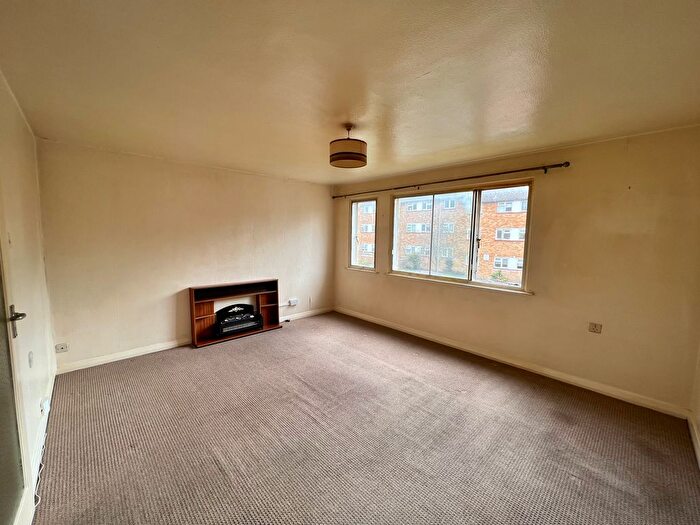 2 Bedroom Flat To Rent In Rodwell Close, Ruislip Manor, Ruislip, HA4