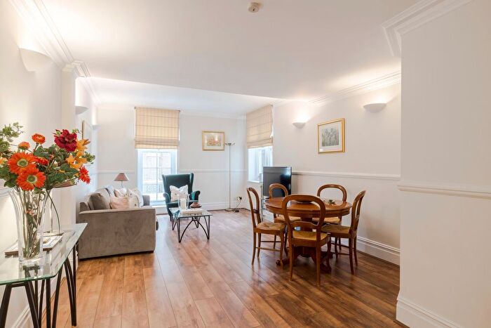 2 Bedroom Flat To Rent In Baker Street, Marylebone, London, W1U