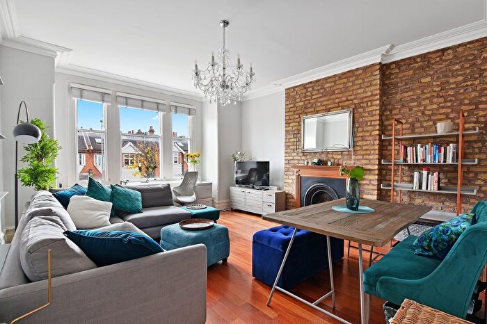 1 Bedroom Flat To Rent In Upper Tooting Park, Balham, SW17