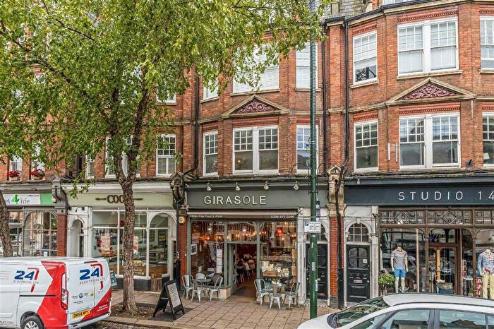 2 Bedroom Flat To Rent In High Street, Teddington, TW11