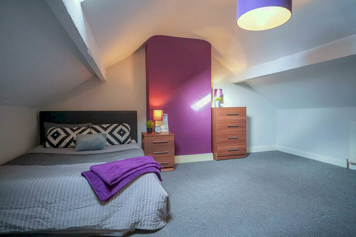 1 Bedroom End Of Terrace House To Rent In Room, Edinburgh Grove, LS12