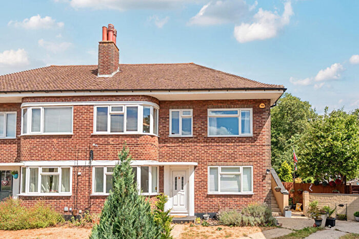 2 Bedroom Maisonette For Sale In Rosslyn Close, West Wickham, BR4