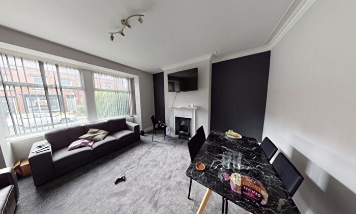 6 Bedroom Semi-Detached House To Rent In Headingley Avenue, Leeds, LS6