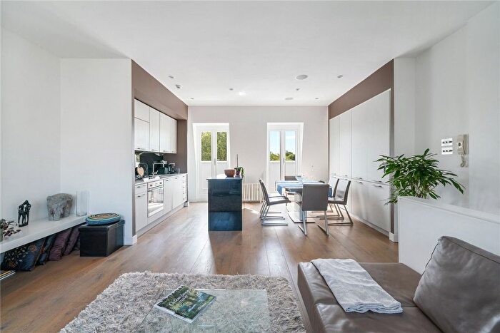 2 Bedroom Flat For Sale In Shrewsbury Road, Notting Hill, W2