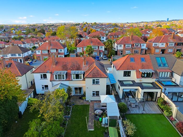 4 Bedroom Semi-detached House For Sale In Fontayne Avenue, Romford, RM1