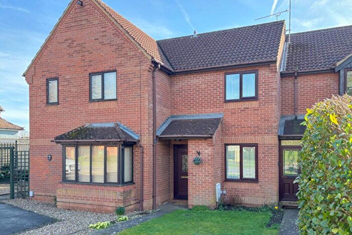 2 Bedroom Terraced House For Sale In Wing Road, Leighton Buzzard, LU7