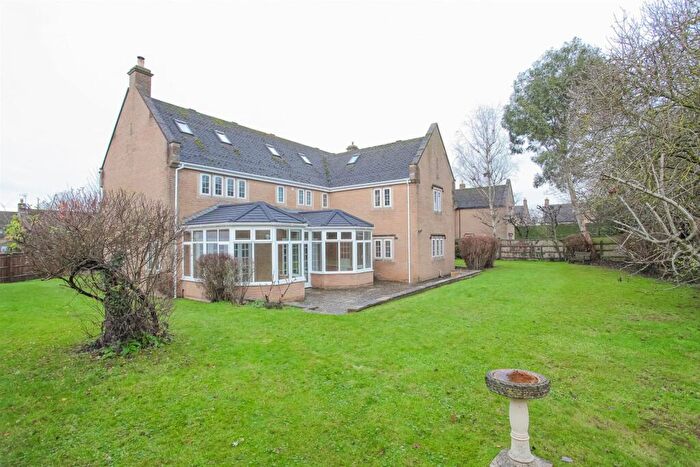 6 Bedroom Detached House To Rent In Little Paddock, Fringford, Bicester, OX27