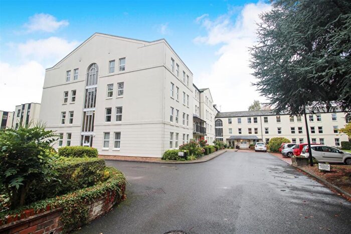 2 Bedroom Apartment For Sale In Binswood Avenue, Leamington Spa, CV32