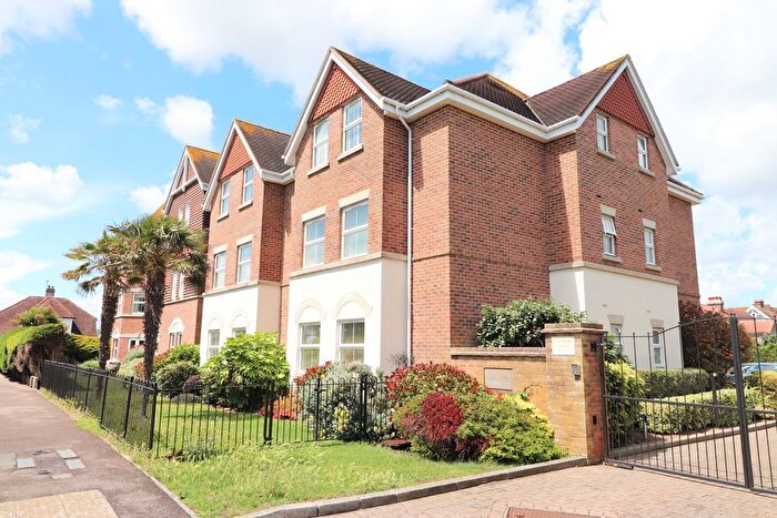 2 Bedroom Flat For Sale In Manor Road, East Preston, BN16