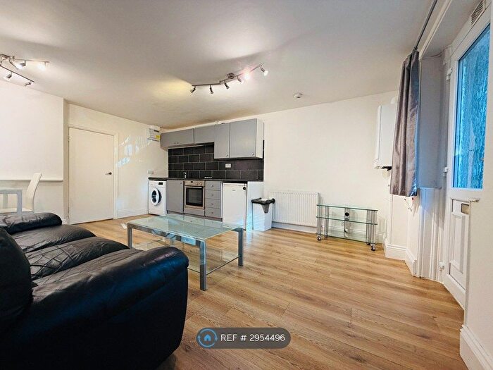 1 Bedroom Flat To Rent In Clarendon Road, Leeds, LS2