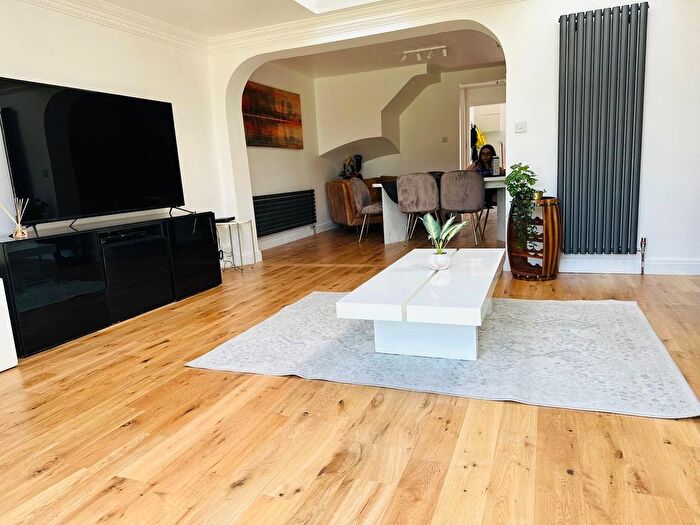 5 Bedroom Detached House To Rent In Morland Close, Hampton, TW12