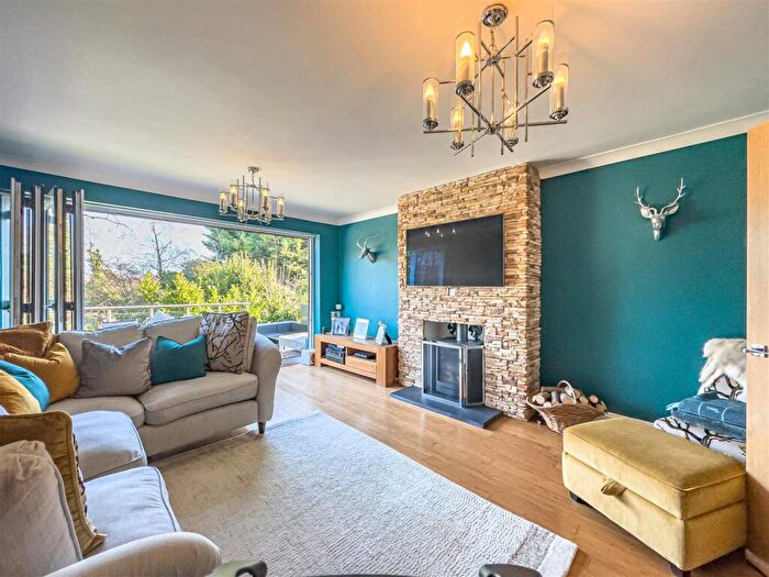 4 Bedroom Detached House For Sale In Bullwood Approach, Hockley, SS5