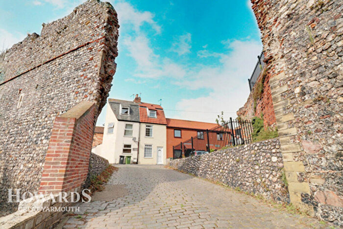 2 Bedroom End Of Terrace House For Sale In Trinity Place, Great Yarmouth, NR30