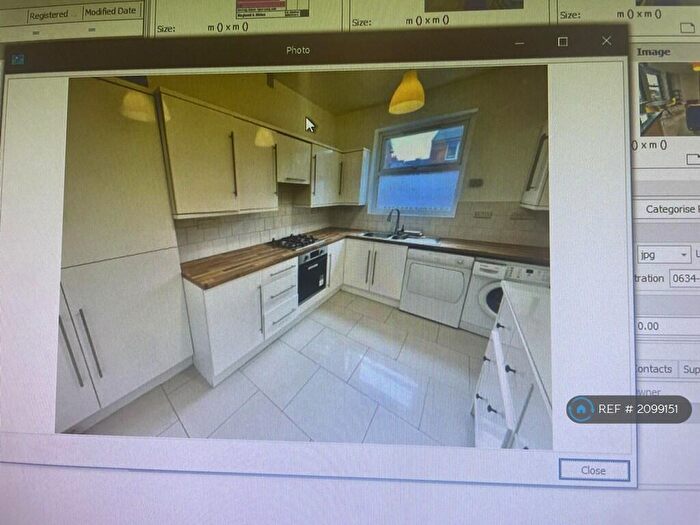 3 Bedroom Flat To Rent In Alfreton Road, Nottingham, NG7