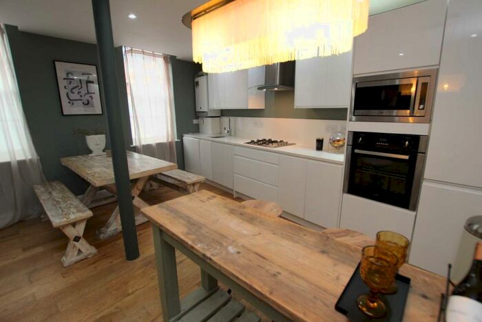 2 Bedroom Apartment To Rent In Castle Street, Reading Berkshire, RG1