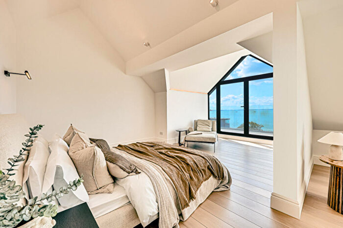 2 Bedroom Apartment To Rent In The Ridgeway, Westcliff-on-sea, SS0