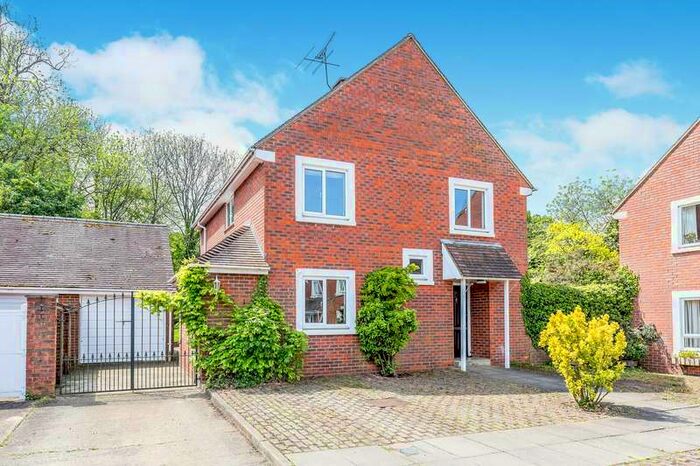 4 Bedroom Detached House To Rent In Bloomsbury Close, Woburn, Beds, MK17