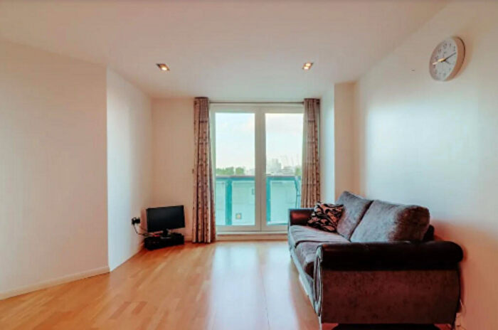2 Bedroom Apartment To Rent In City Tower, Limeharbour, E14