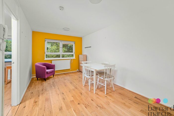 1 Bedroom Flat To Rent In Fouracres, Holden Road, Woodside Park, N12